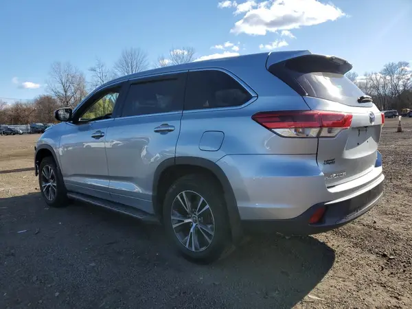 5TDBZRFH9JS874894 2018 TOYOTA HIGHLANDER - Image 2