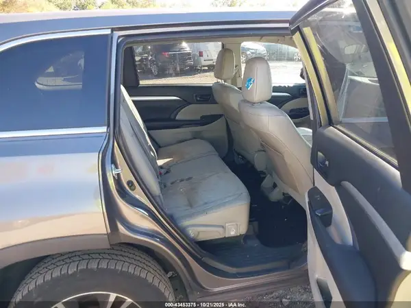 5TDBZRFH9JS878346 2018 TOYOTA HIGHLANDER - Image 8