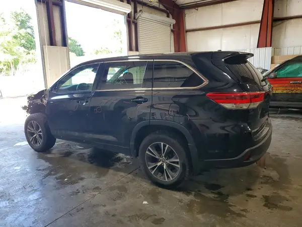 5TDBZRFH9JS879318 2018 TOYOTA HIGHLANDER - Image 2
