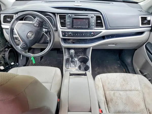 5TDBZRFH9JS879318 2018 TOYOTA HIGHLANDER - Image 8
