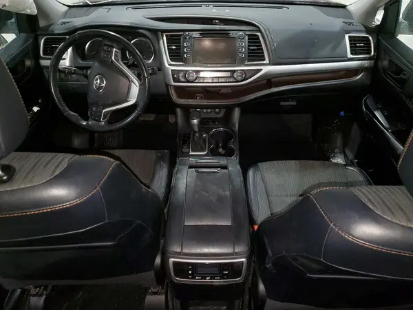 5TDBZRFH9JS888052 2018 TOYOTA HIGHLANDER - Image 8