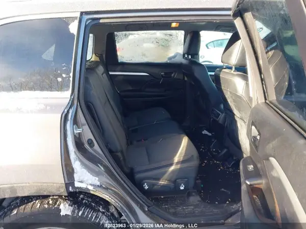 5TDBZRFH9JS888696 2018 TOYOTA HIGHLANDER - Image 8