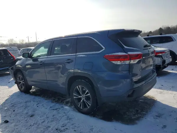 5TDBZRFH9JS888908 2018 TOYOTA HIGHLANDER - Image 2