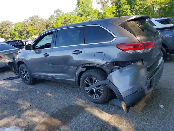 5TDBZRFH9JS898015 2018 TOYOTA HIGHLANDER - Image 2