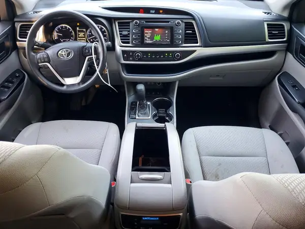 5TDBZRFH9JS898015 2018 TOYOTA HIGHLANDER - Image 8