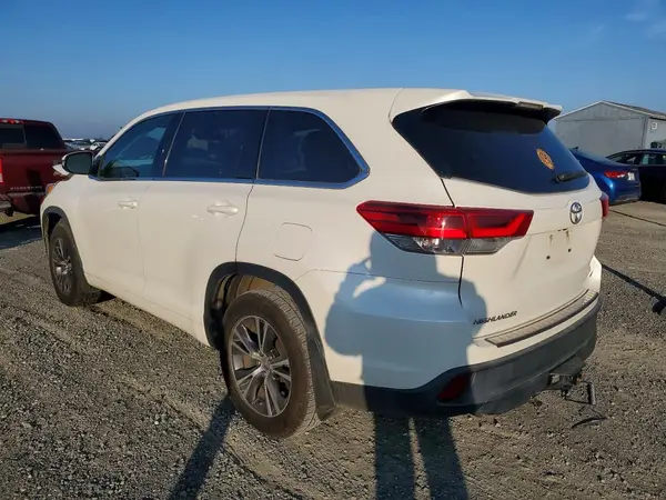5TDBZRFH9JS899617 2018 TOYOTA HIGHLANDER - Image 2