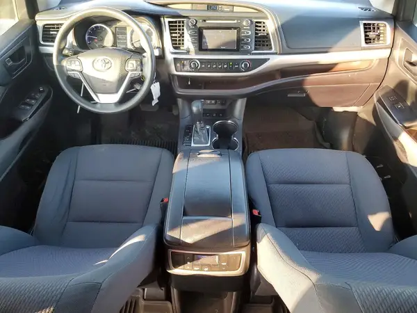 5TDBZRFH9JS899617 2018 TOYOTA HIGHLANDER - Image 8