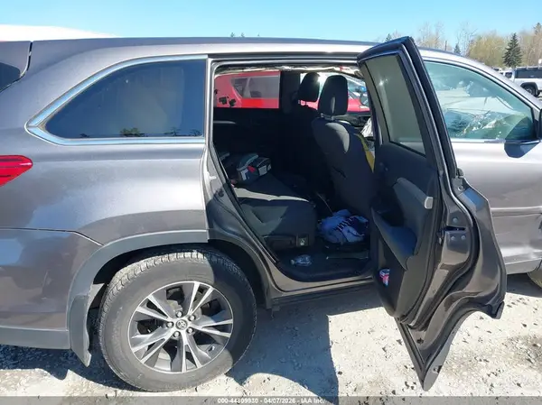5TDBZRFH9JS904055 2018 TOYOTA HIGHLANDER - Image 8