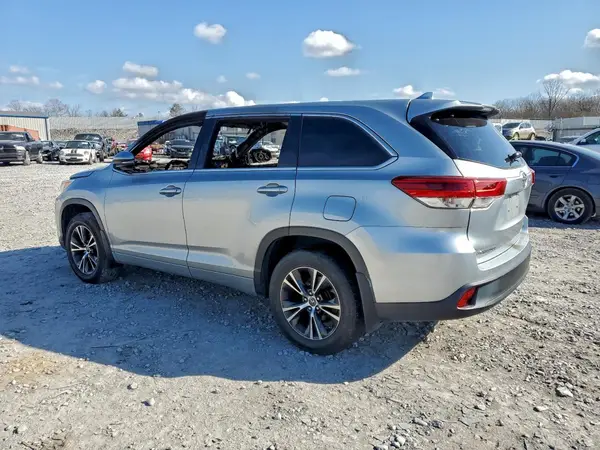5TDBZRFH9JS909398 2018 TOYOTA HIGHLANDER - Image 2