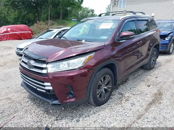 5TDBZRFH9JS909806 2018 TOYOTA HIGHLANDER - Image 2