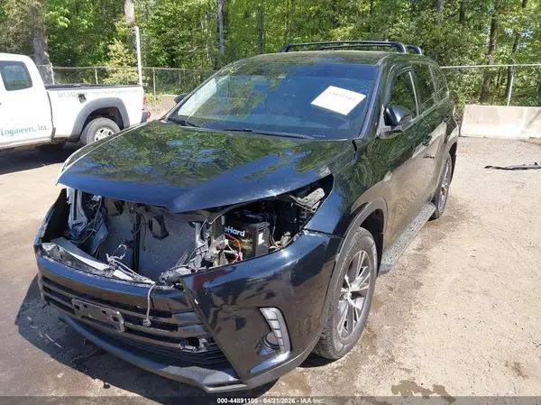 5TDBZRFH9JS911667 2018 TOYOTA HIGHLANDER - Image 2