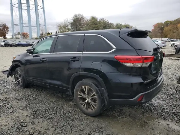 5TDBZRFH9JS914083 2018 TOYOTA HIGHLANDER - Image 2