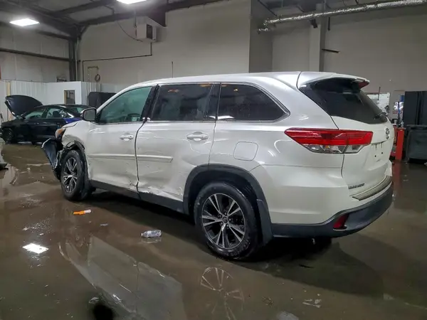 5TDBZRFH9KS703595 2019 TOYOTA HIGHLANDER - Image 2