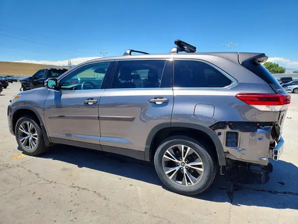 5TDBZRFH9KS703838 2019 TOYOTA HIGHLANDER - Image 2