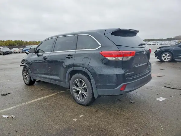 5TDBZRFH9KS708361 2019 TOYOTA HIGHLANDER - Image 2