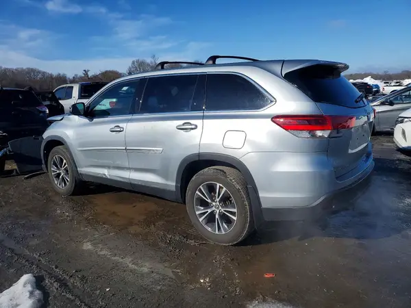 5TDBZRFH9KS710546 2019 TOYOTA HIGHLANDER - Image 2