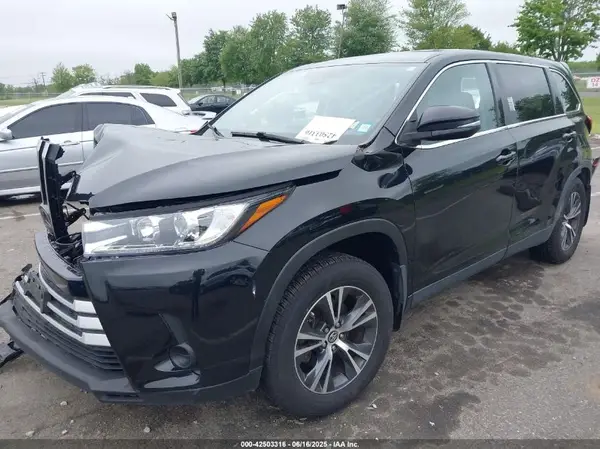 5TDBZRFH9KS713270 2019 TOYOTA HIGHLANDER - Image 2