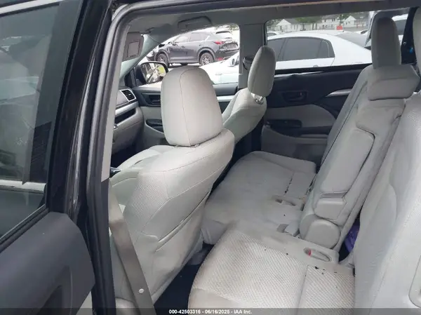 5TDBZRFH9KS713270 2019 TOYOTA HIGHLANDER - Image 8
