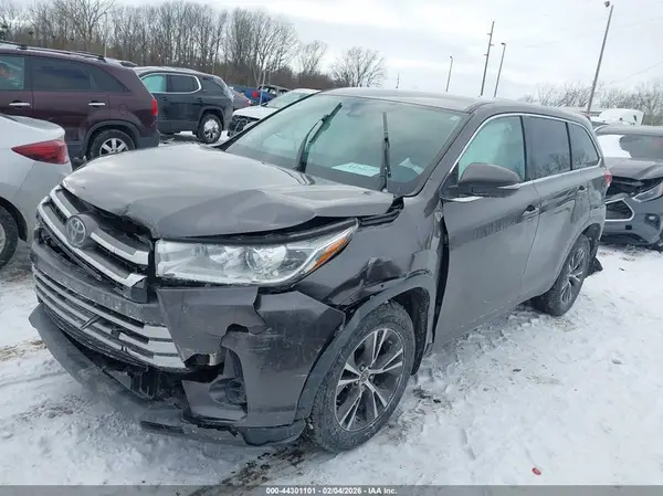 5TDBZRFH9KS713611 2019 TOYOTA HIGHLANDER - Image 2