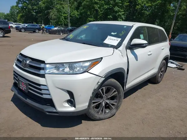 5TDBZRFH9KS717478 2019 TOYOTA HIGHLANDER - Image 2