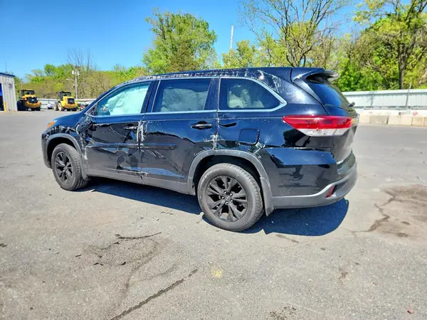 5TDBZRFH9KS718226 2019 TOYOTA HIGHLANDER - Image 2