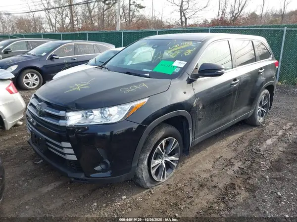 5TDBZRFH9KS722535 2019 TOYOTA HIGHLANDER - Image 2