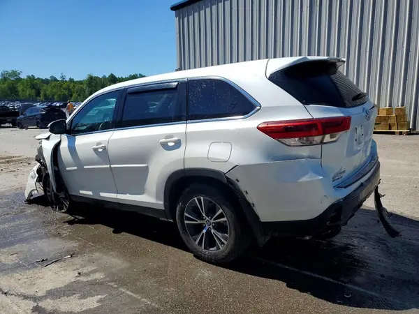 5TDBZRFH9KS724205 2019 TOYOTA HIGHLANDER - Image 2