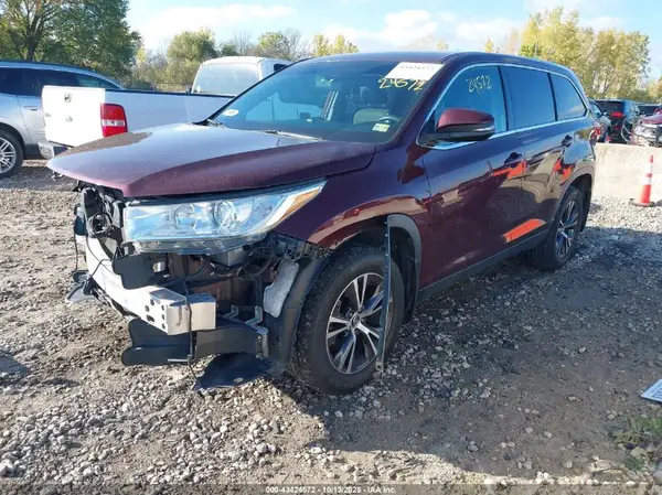 5TDBZRFH9KS727931 2019 TOYOTA HIGHLANDER - Image 2