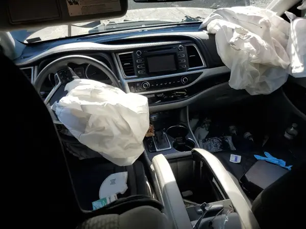 5TDBZRFH9KS728674 2019 TOYOTA HIGHLANDER - Image 8