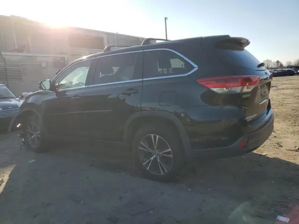 5TDBZRFH9KS743739 2019 TOYOTA HIGHLANDER - Image 2