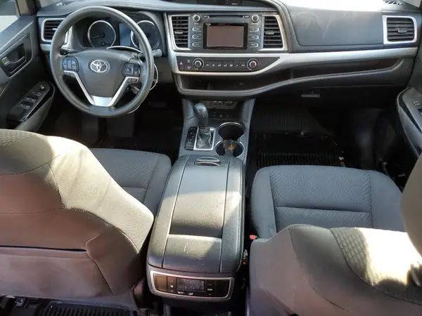5TDBZRFH9KS743739 2019 TOYOTA HIGHLANDER - Image 8