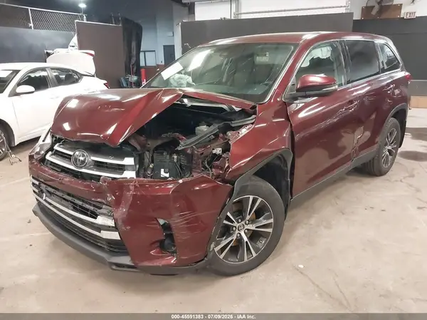 5TDBZRFH9KS915378 2019 TOYOTA HIGHLANDER - Image 2