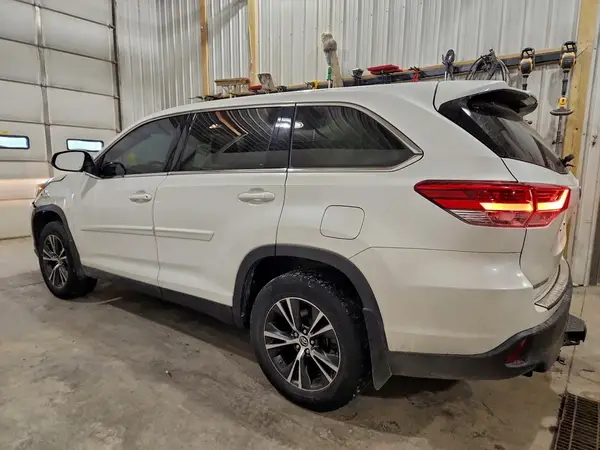 5TDBZRFH9KS929684 2019 TOYOTA HIGHLANDER - Image 2