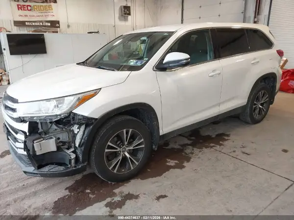 5TDBZRFH9KS931662 2019 TOYOTA HIGHLANDER - Image 2
