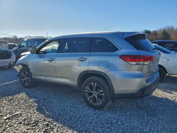 5TDBZRFH9KS935422 2019 TOYOTA HIGHLANDER - Image 2