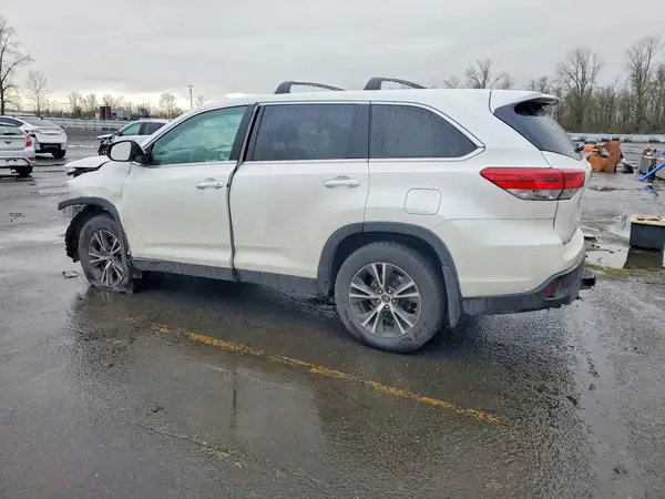 5TDBZRFH9KS937591 2019 TOYOTA HIGHLANDER - Image 2