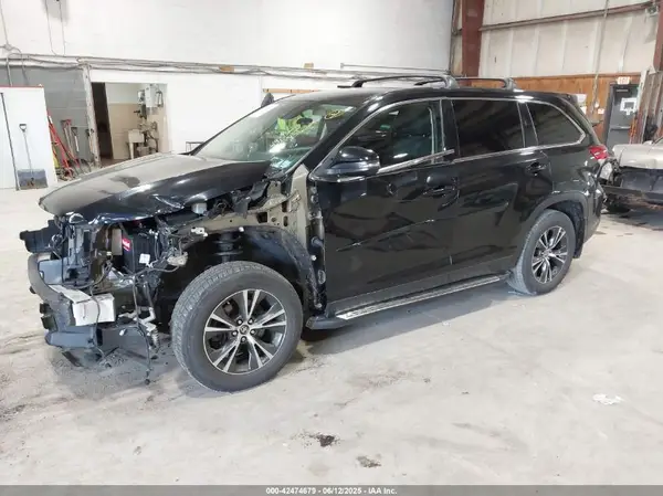 5TDBZRFH9KS939129 2019 TOYOTA HIGHLANDER - Image 2