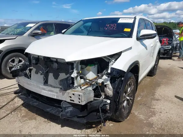 5TDBZRFH9KS942676 2019 TOYOTA HIGHLANDER - Image 2