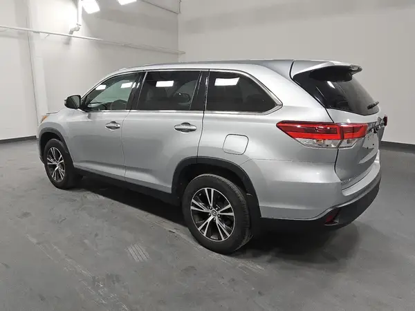 5TDBZRFH9KS945111 2019 TOYOTA HIGHLANDER - Image 2
