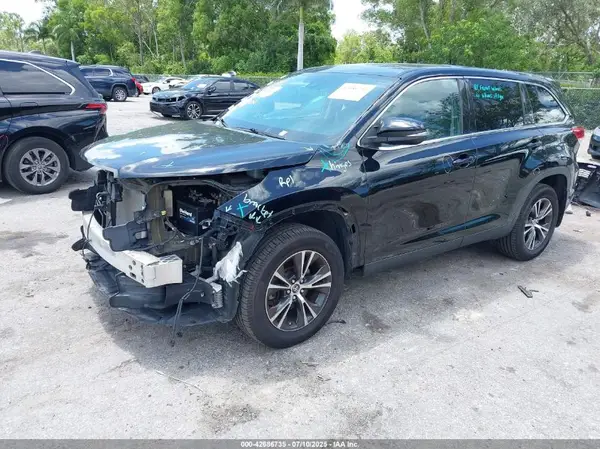 5TDBZRFH9KS946629 2019 TOYOTA HIGHLANDER - Image 2