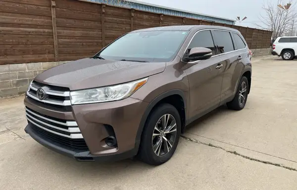 5TDBZRFH9KS962085 2019 TOYOTA HIGHLANDER - Image 2