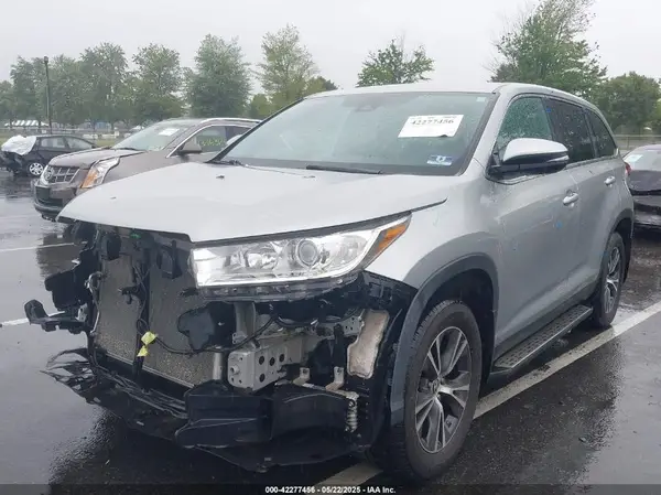 5TDBZRFH9KS975208 2019 TOYOTA HIGHLANDER - Image 2