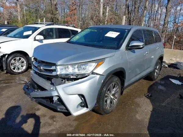 5TDBZRFH9KS992655 2019 TOYOTA HIGHLANDER - Image 2