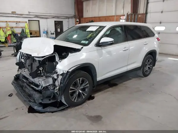 5TDBZRFH9KS993126 2019 TOYOTA HIGHLANDER - Image 2