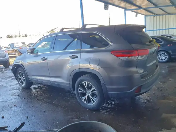 5TDBZRFH9KS996091 2019 TOYOTA HIGHLANDER - Image 2