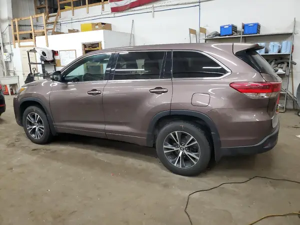 5TDBZRFHXHS356660 2017 TOYOTA HIGHLANDER - Image 2