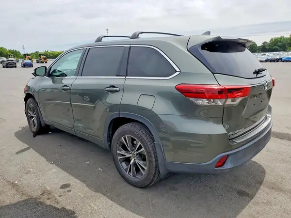 5TDBZRFHXHS358229 2017 TOYOTA HIGHLANDER - Image 2