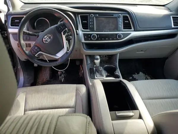 5TDBZRFHXHS359185 2017 TOYOTA HIGHLANDER - Image 8