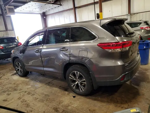5TDBZRFHXHS365102 2017 TOYOTA HIGHLANDER - Image 2