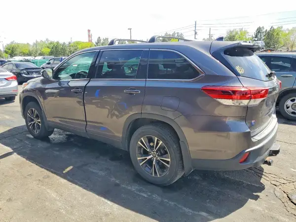 5TDBZRFHXHS374561 2017 TOYOTA HIGHLANDER - Image 2